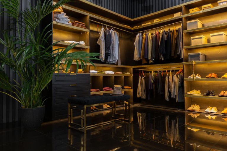 Fabrication de dressings à Genay, l'art du rangement personnalisé