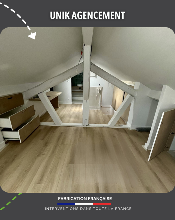 Sous les combles : comment transformer une pente de toit en véritable espace de vie